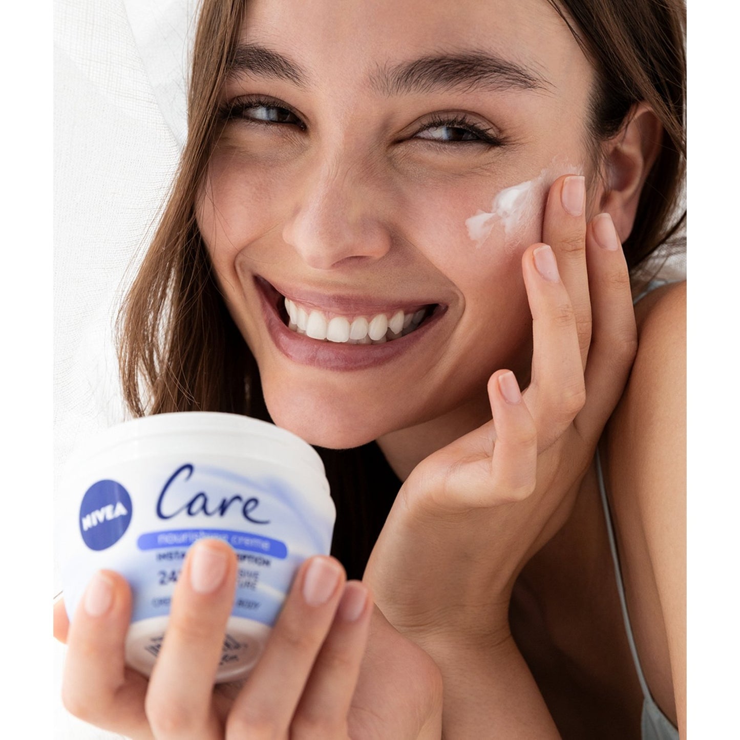 Mehrzweckcreme für Gesicht, Körper und Hände für trockene und sehr trockene Haut. 24-Stunden-Feuchtigkeit mit NIVEA Sheabutter.