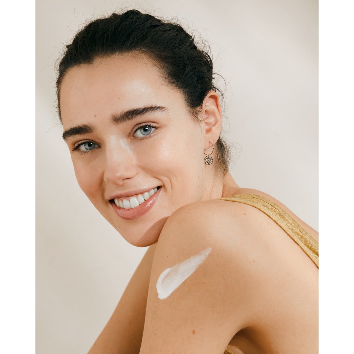 NIVEA SUN Sonnenschutz Milchcreme LSF 30 spendet Feuchtigkeit