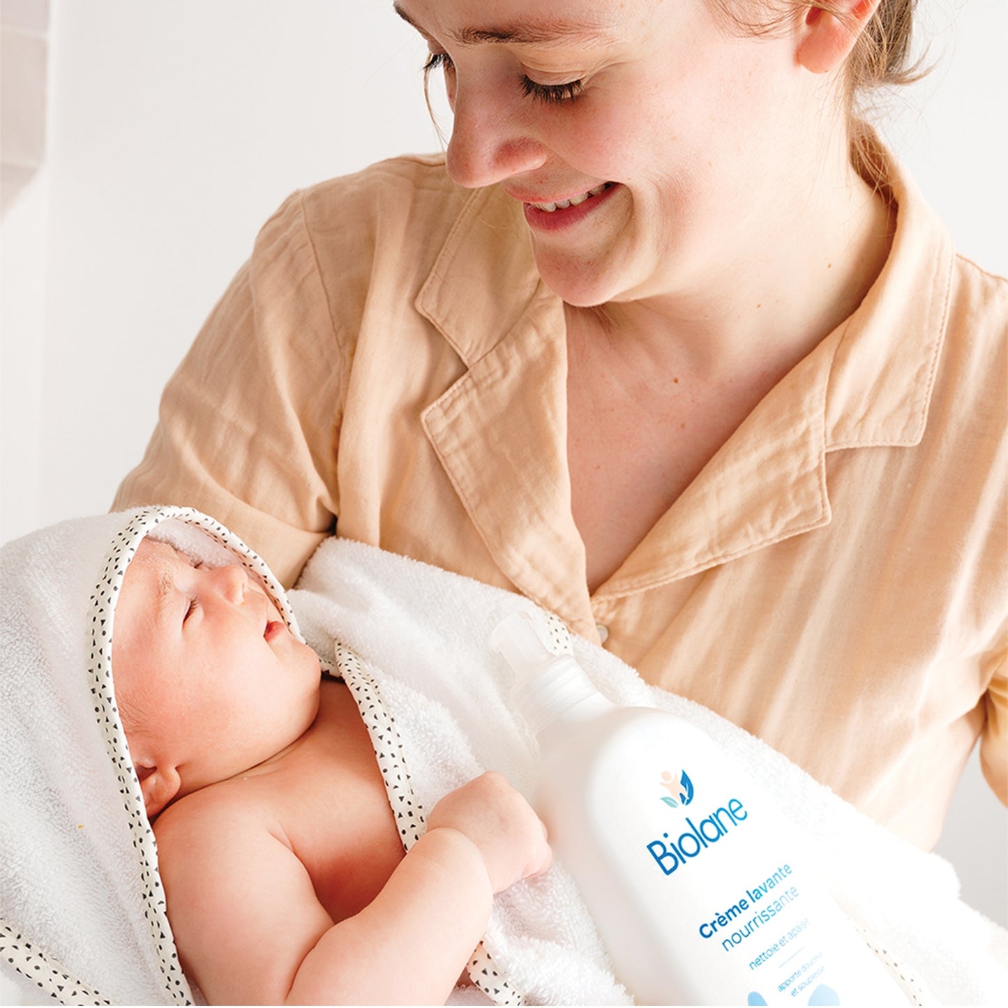 BIOLANE Nourishing Baby Cleansing Cream for Body and Hair for Sensitive Skin