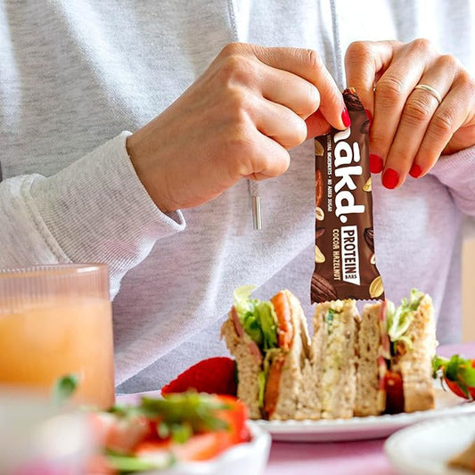 NAKD Protein-Kakao-Haselnuss-Müsliriegel ohne Zuckerzusatz