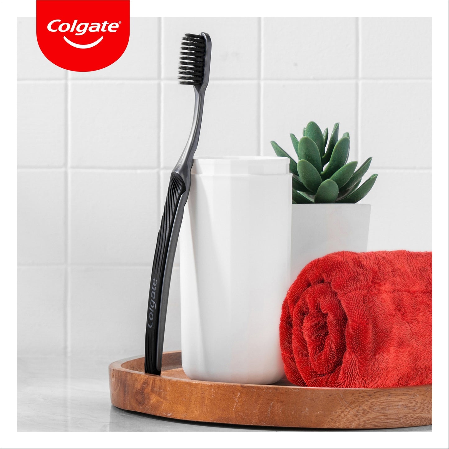Brosse à Dents Souple Charbon, Poils Slim Soft COLGATE
