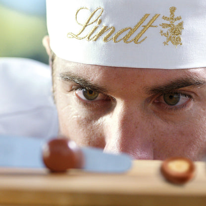 LINDT Crispy Milk Chocolate Balls