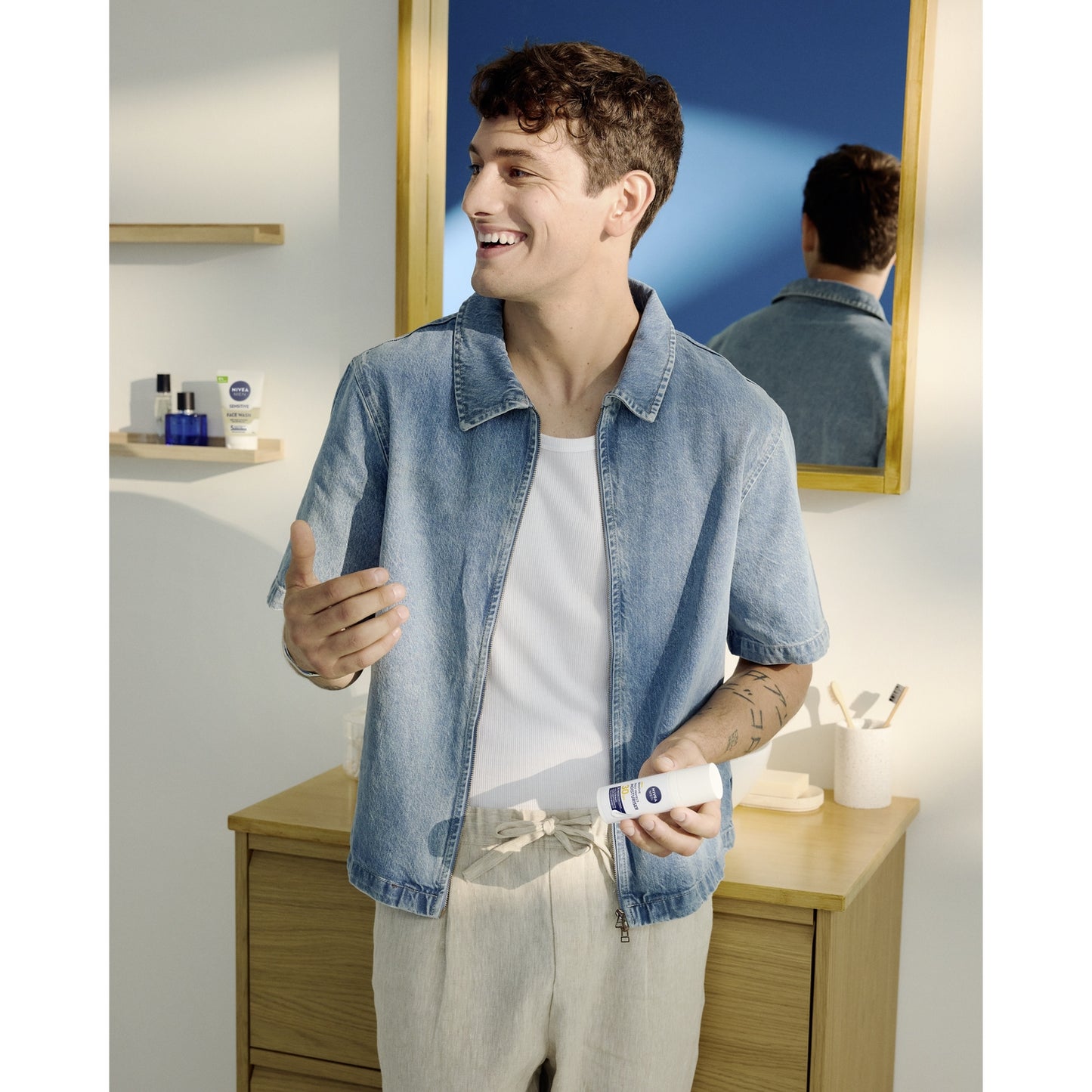 NIVEA Men Feuchtigkeitsspendende Gesichtscreme für empfindliche Haut LSF 30